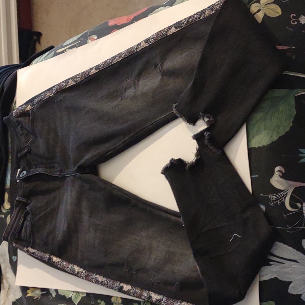 Six denim distressed black jeans w/snakeskin stripe M/26